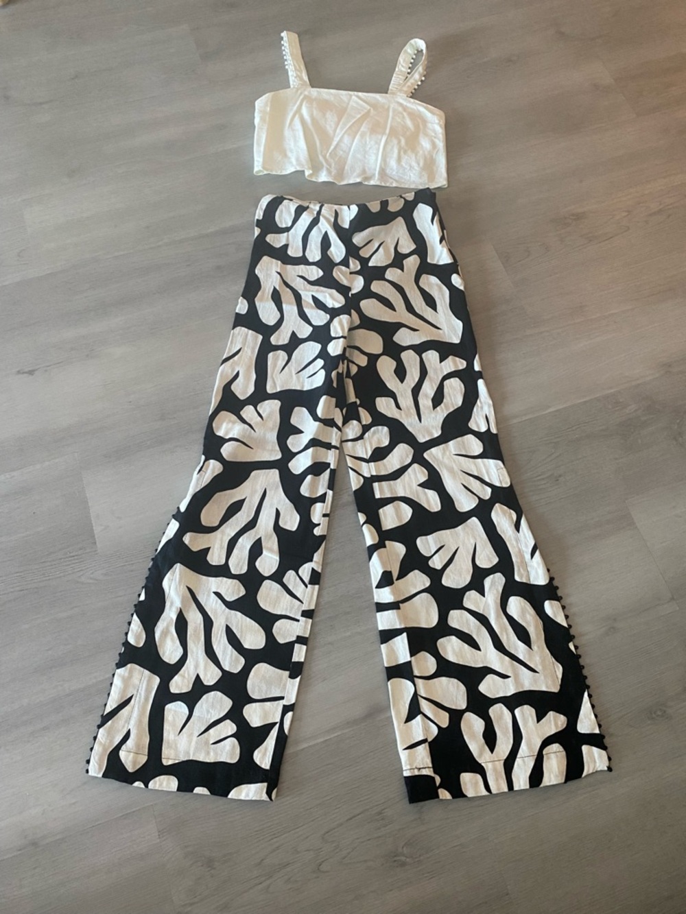 House of Harlow 1960 Black and White Printed Pants and top size 2